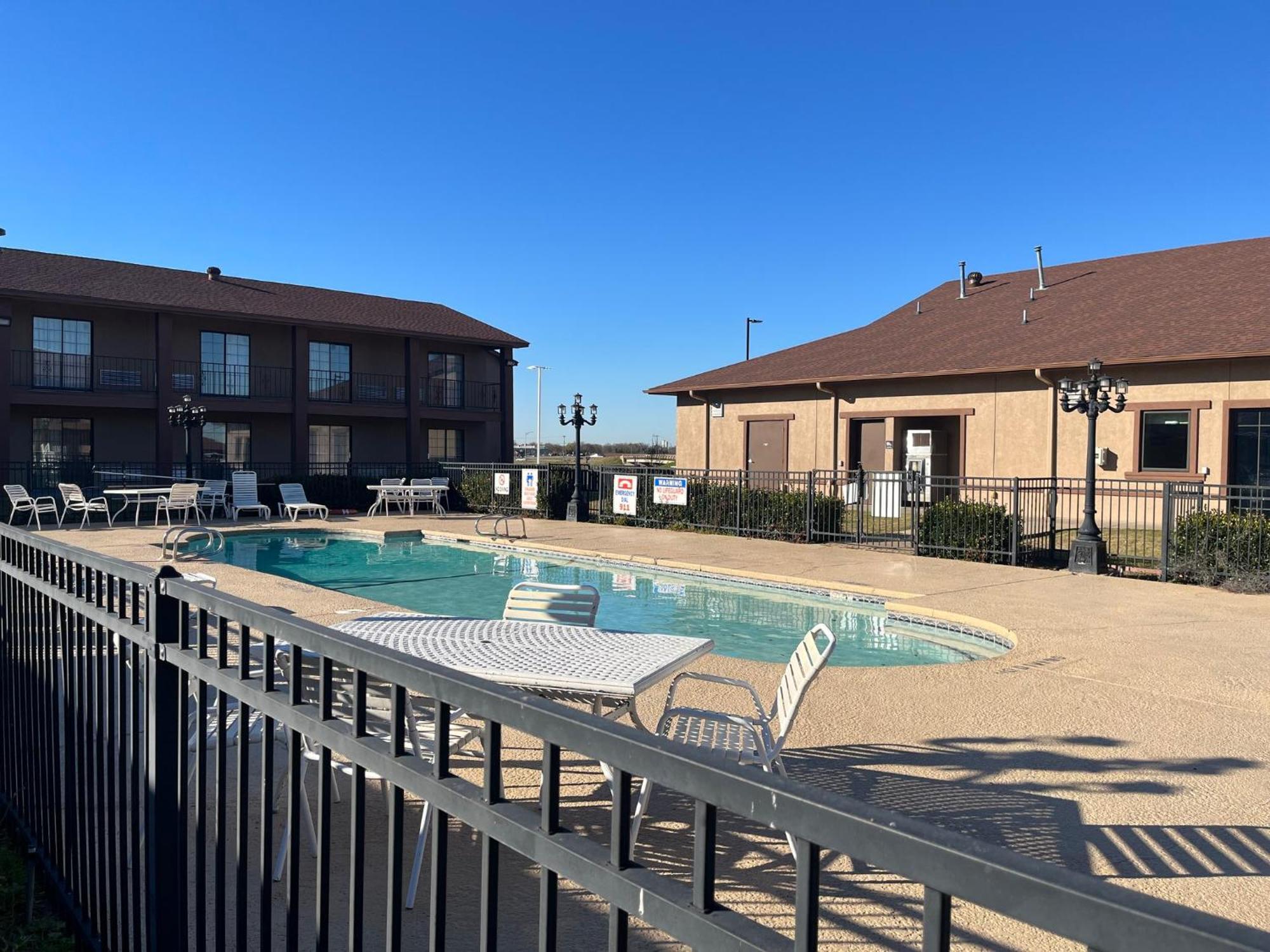 Red Roof Inn & Suites Sulphur Springs Buitenkant foto