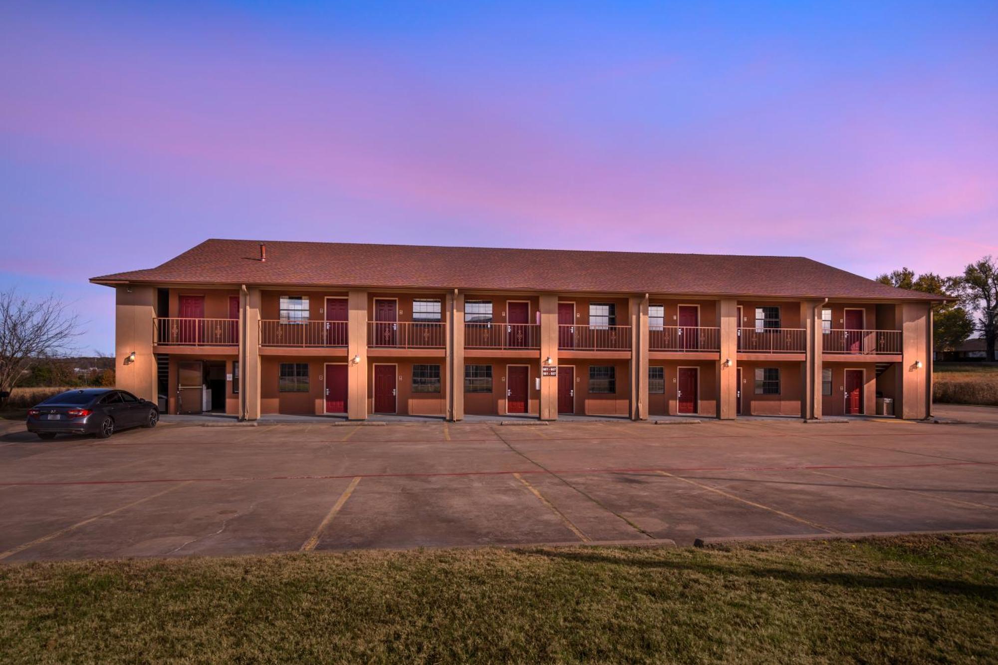 Red Roof Inn & Suites Sulphur Springs Buitenkant foto